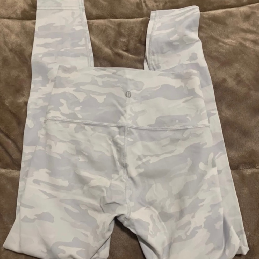 Lululemon Wunder under leggings